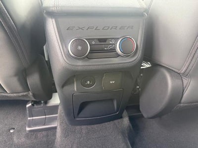 2027 Ford Explorer Active w/200A Pkg 4WD