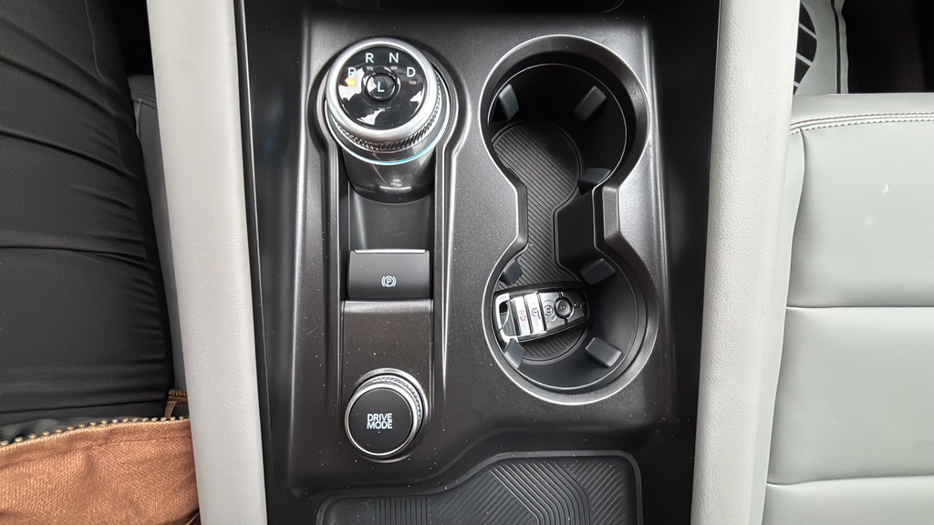 2026 Ford Explorer Active w/100A Pkg 4WD