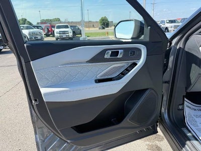 2026 Ford Explorer Platinum 4WD