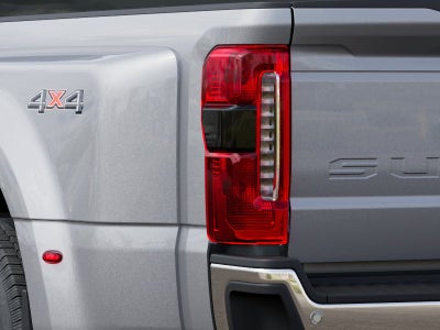 2027 Ford Super Duty F-350 DRW LARIAT 4WD Crew Cab 8' Box