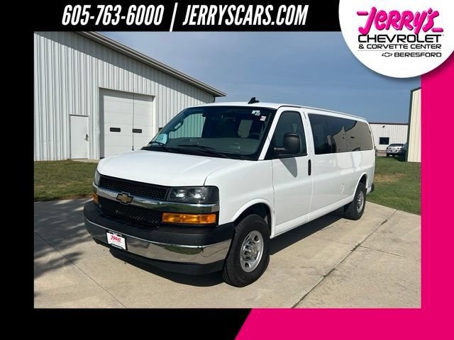 2024 Chevrolet Express Passenger 3500 1LT