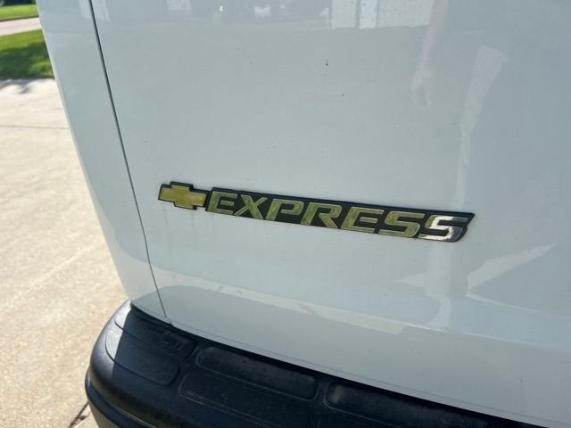 2024 Chevrolet Express Passenger 3500 1LT