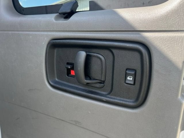2024 Chevrolet Express Passenger 3500 1LT