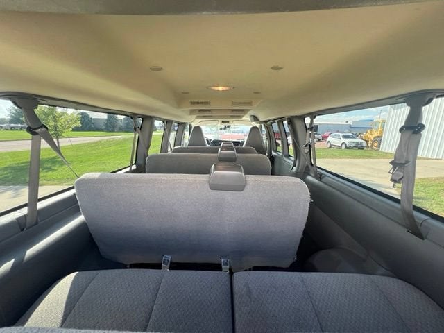 2024 Chevrolet Express Passenger 3500 1LT
