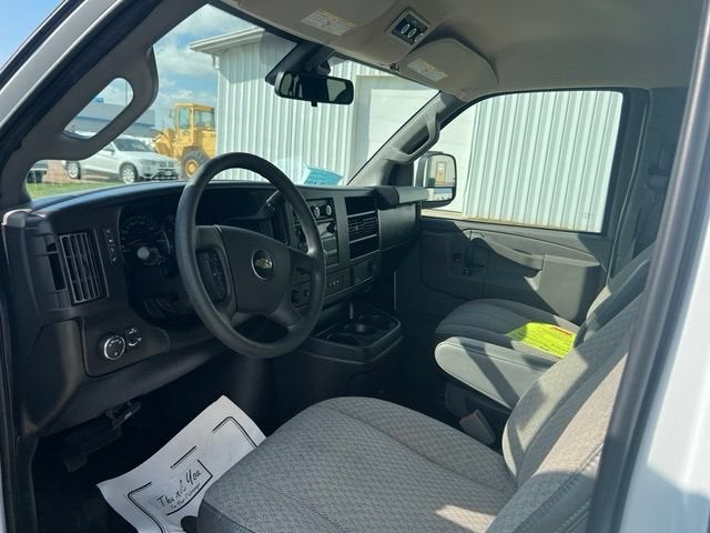 2024 Chevrolet Express Passenger 3500 1LT