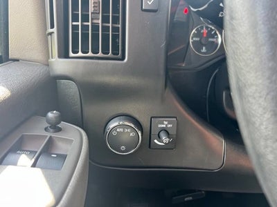 2024 Chevrolet Express Passenger 3500 1LT