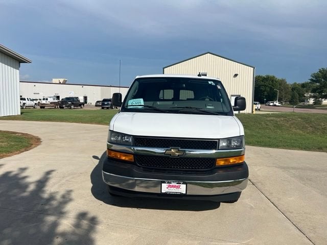 2024 Chevrolet Express Passenger 3500 1LT