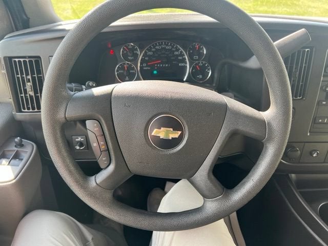 2024 Chevrolet Express Passenger 3500 1LT