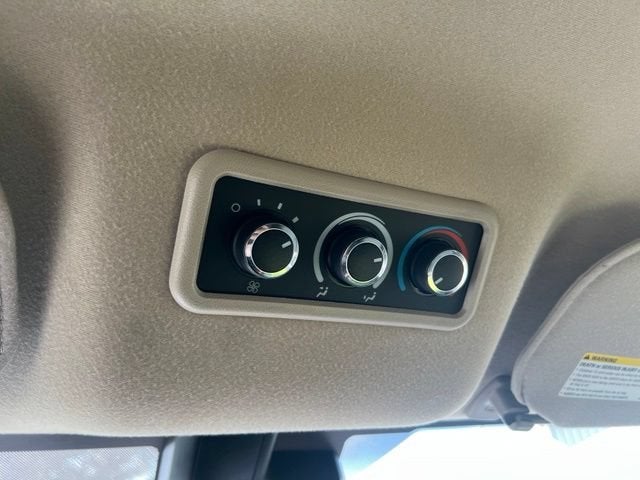 2024 Chevrolet Express Passenger 3500 1LT