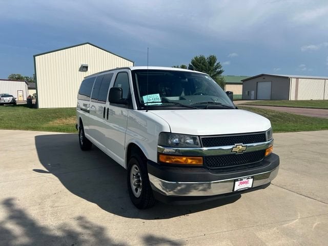 2024 Chevrolet Express Passenger 3500 1LT