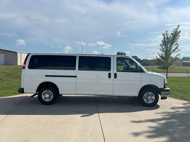 2024 Chevrolet Express Passenger 3500 1LT