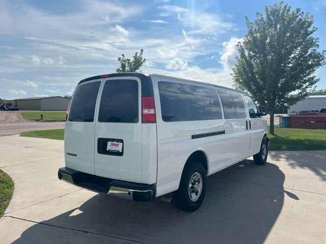 2024 Chevrolet Express Passenger 3500 1LT