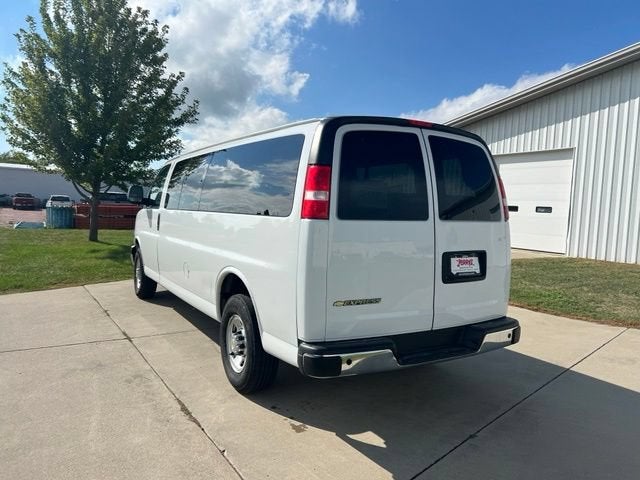 2024 Chevrolet Express Passenger 3500 1LT