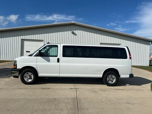 2024 Chevrolet Express Passenger 3500 1LT