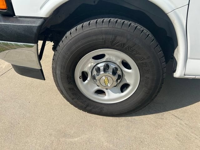 2024 Chevrolet Express Passenger 3500 1LT