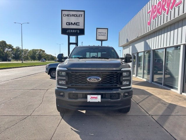 2023 Ford F-350SD Lariat