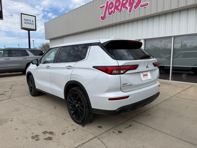 2023 Mitsubishi Outlander SE Black Edition
