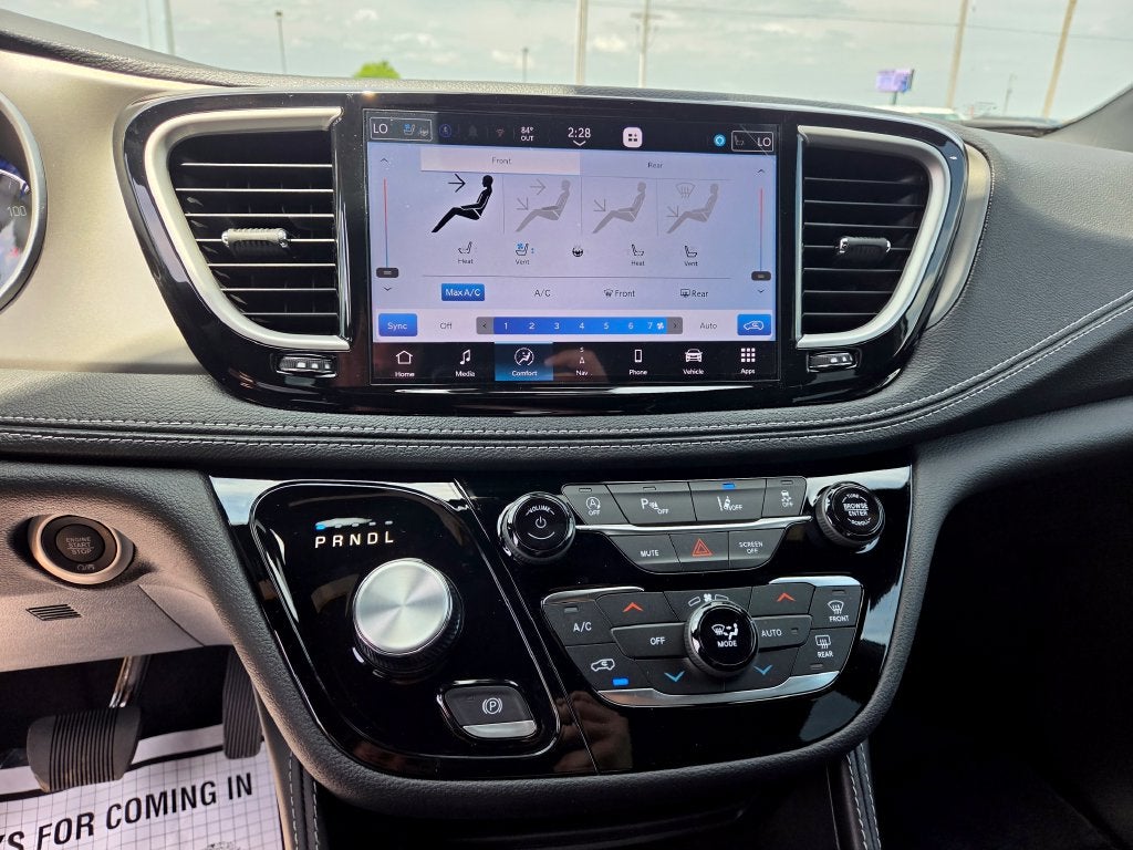 2027 Chrysler Pacifica Limited