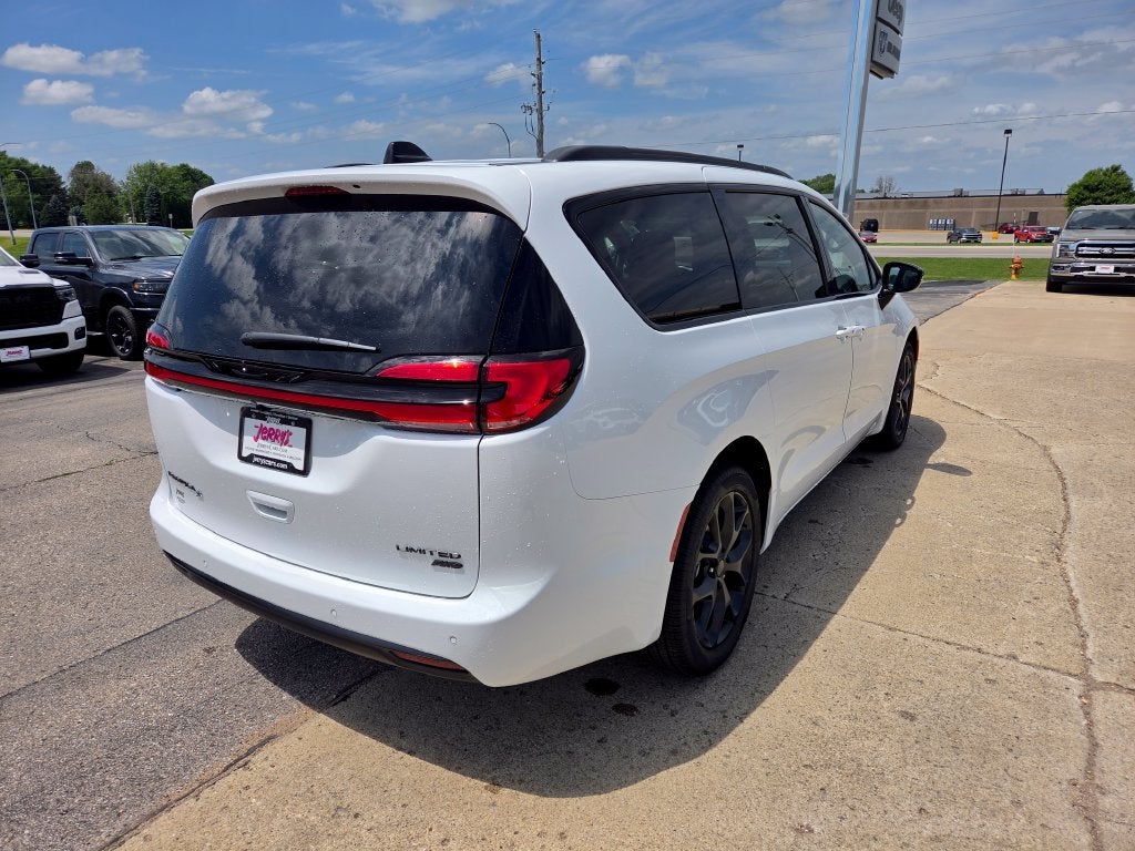 2027 Chrysler Pacifica Limited
