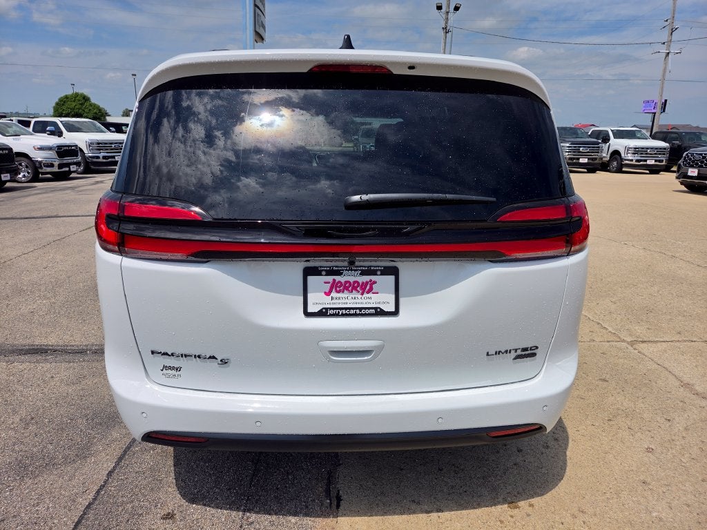 2027 Chrysler Pacifica Limited