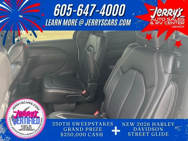 2025 Chrysler Pacifica Select