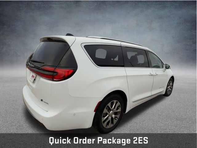 2024 Chrysler Pacifica Hybrid Pinnacle