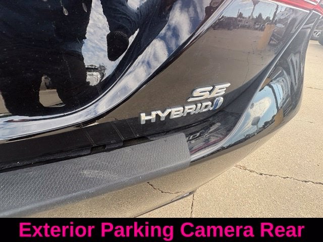 2022 Toyota Camry Hybrid SE