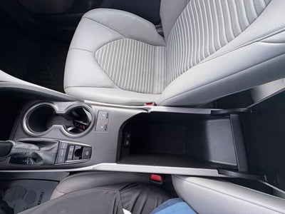 2022 Toyota Camry Hybrid SE