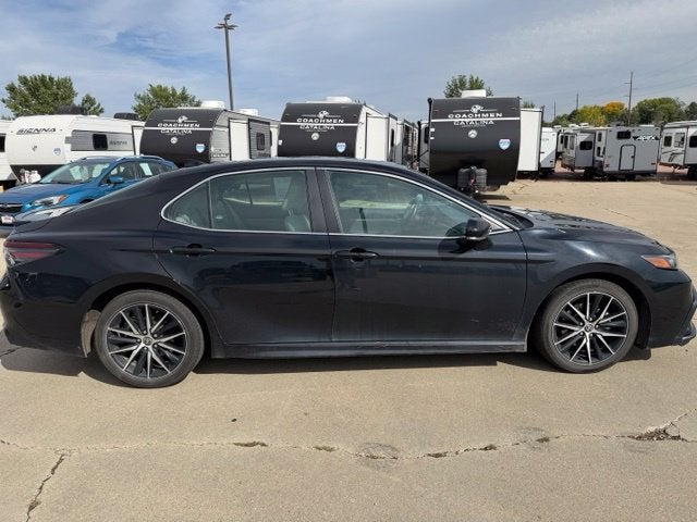 2022 Toyota Camry Hybrid SE