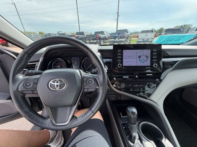 2022 Toyota Camry Hybrid SE