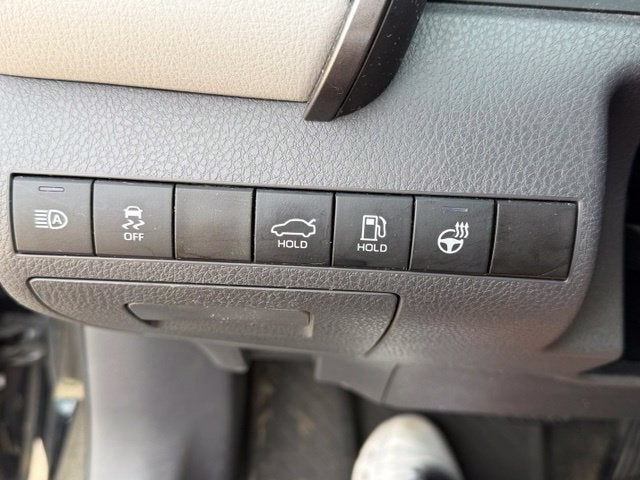 2022 Toyota Camry Hybrid SE