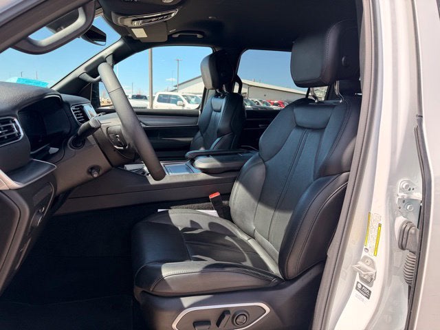 2025 Jeep Wagoneer Base