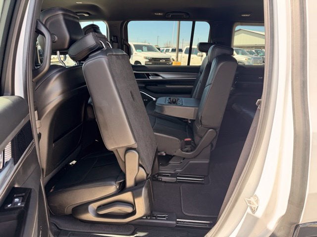 2025 Jeep Wagoneer Base