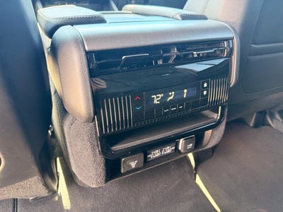 2025 Jeep Wagoneer Base