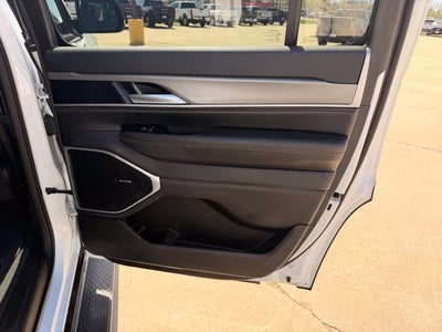 2025 Jeep Wagoneer Base
