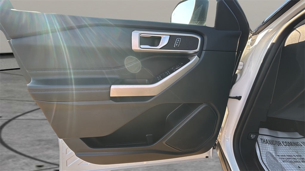 2023 Ford Explorer XLT 202A