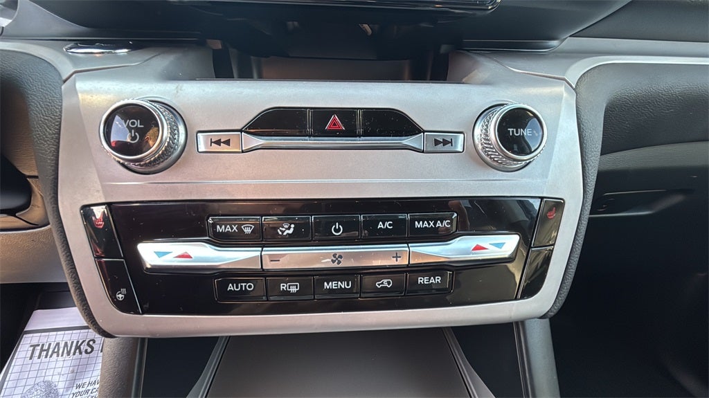 2023 Ford Explorer XLT 202A