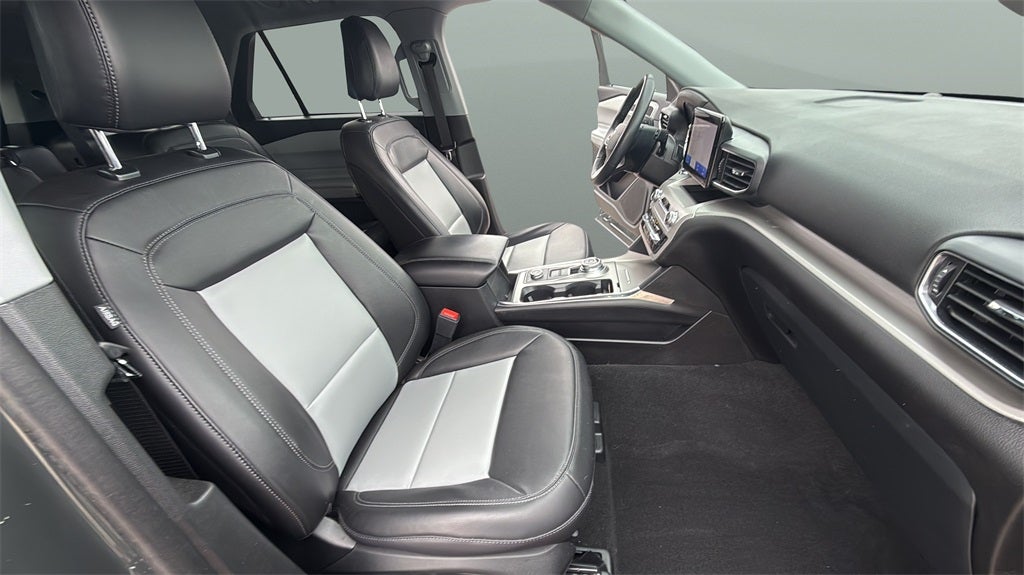 2023 Ford Explorer XLT 202A
