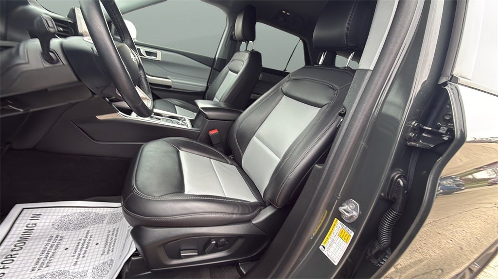 2023 Ford Explorer XLT 202A