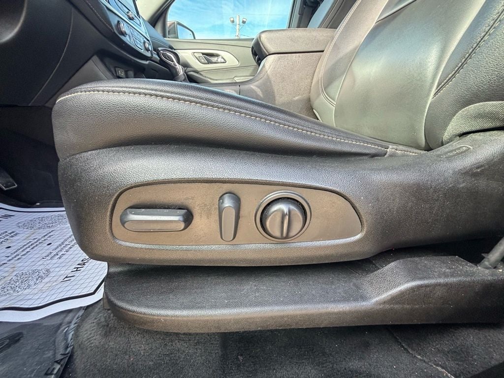 2022 Chevrolet Traverse LT Leather