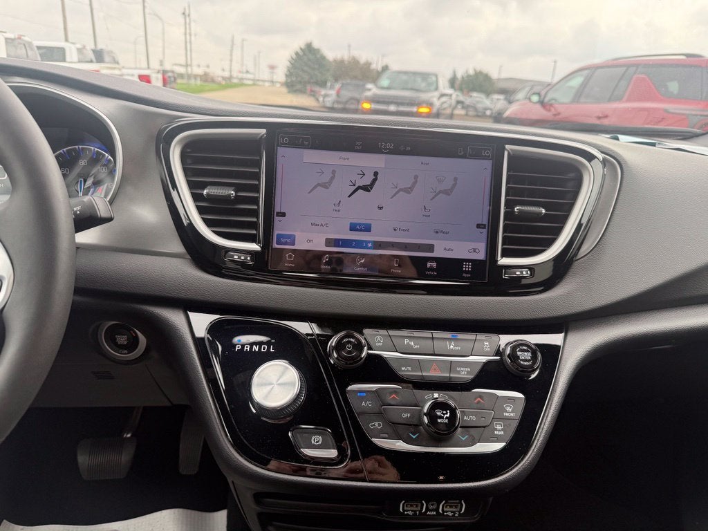 2025 Chrysler Pacifica Select