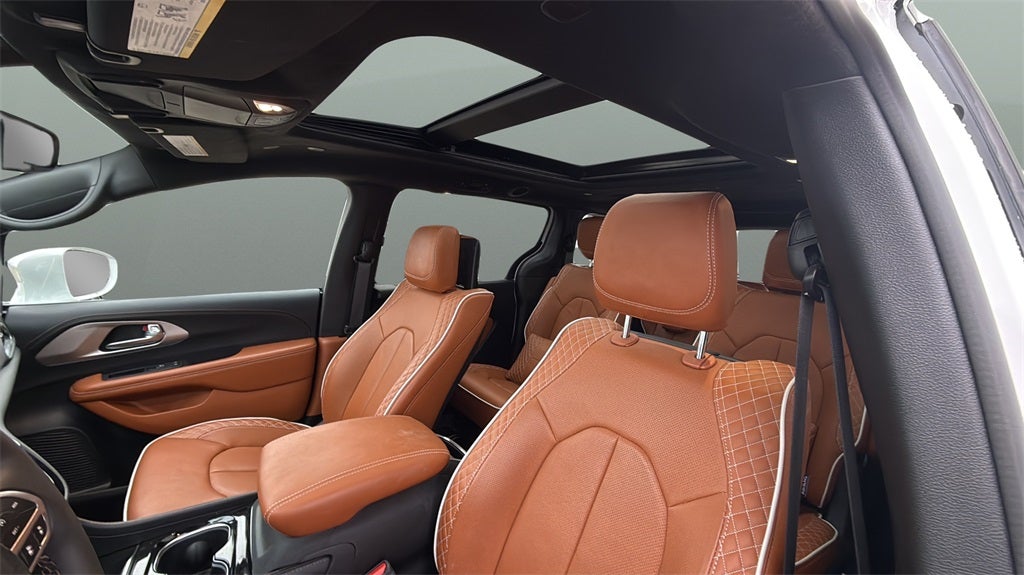 2024 Chrysler Pacifica Hybrid Pinnacle