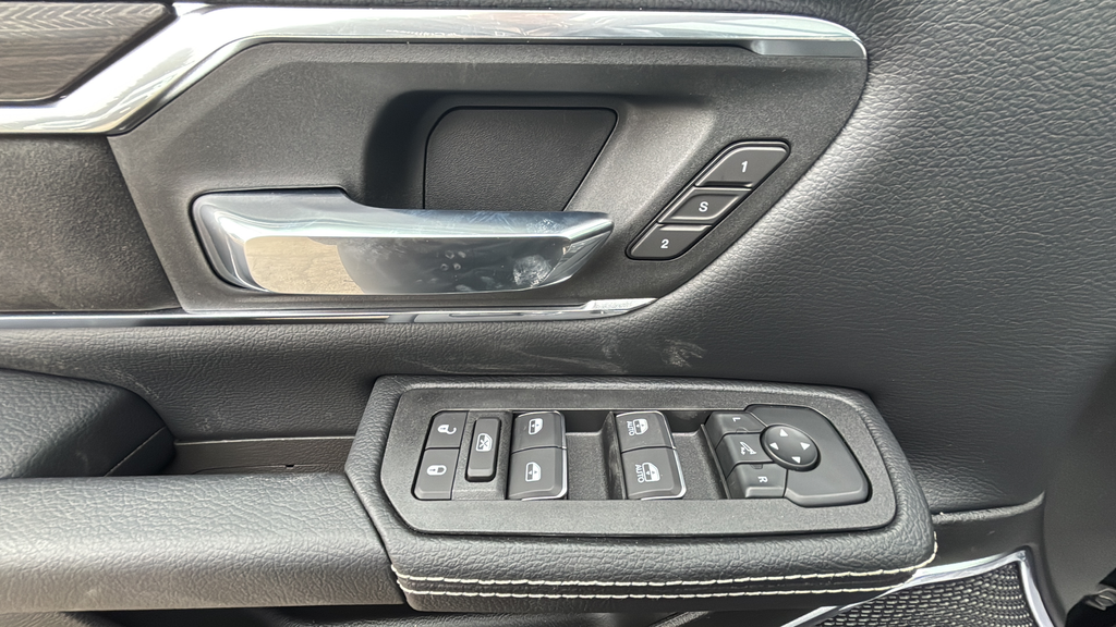 2026 RAM 1500 Laramie 4x4 Crew Cab 5'7" Box