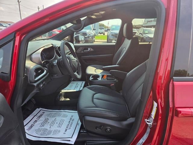 2027 Chrysler Pacifica Select FWD