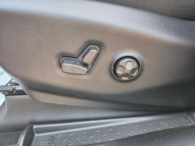 2027 Chrysler Pacifica Select FWD