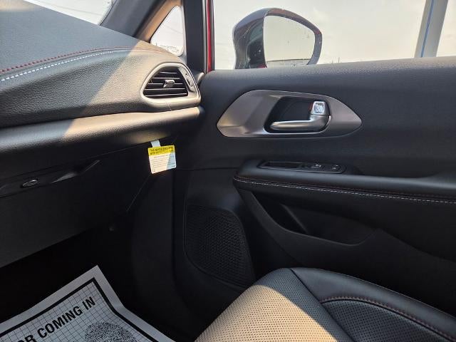 2027 Chrysler Pacifica Select FWD
