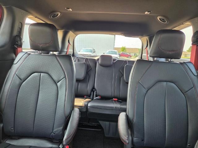 2027 Chrysler Pacifica Select FWD