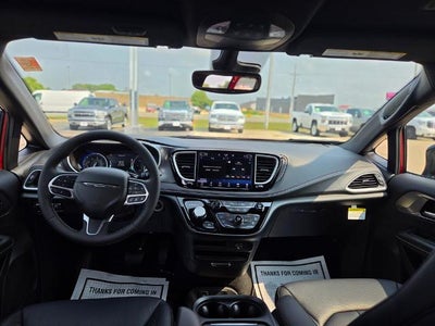 2027 Chrysler Pacifica Select FWD