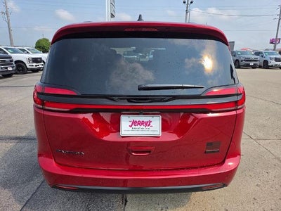 2027 Chrysler Pacifica Select FWD