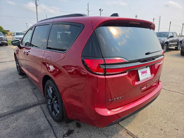 2027 Chrysler Pacifica Select FWD